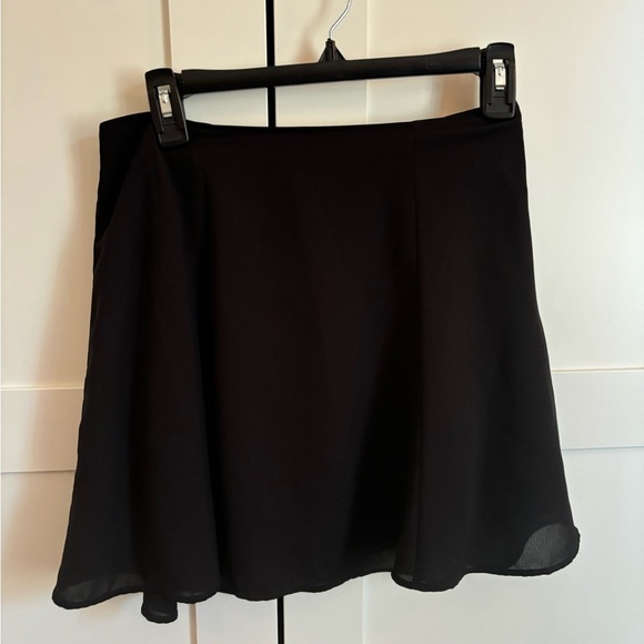 Abercrombie & Fitch Dresses & Skirts - Abercrombie & Fitch Black Mini Skirt Size XS classic chic minimalist